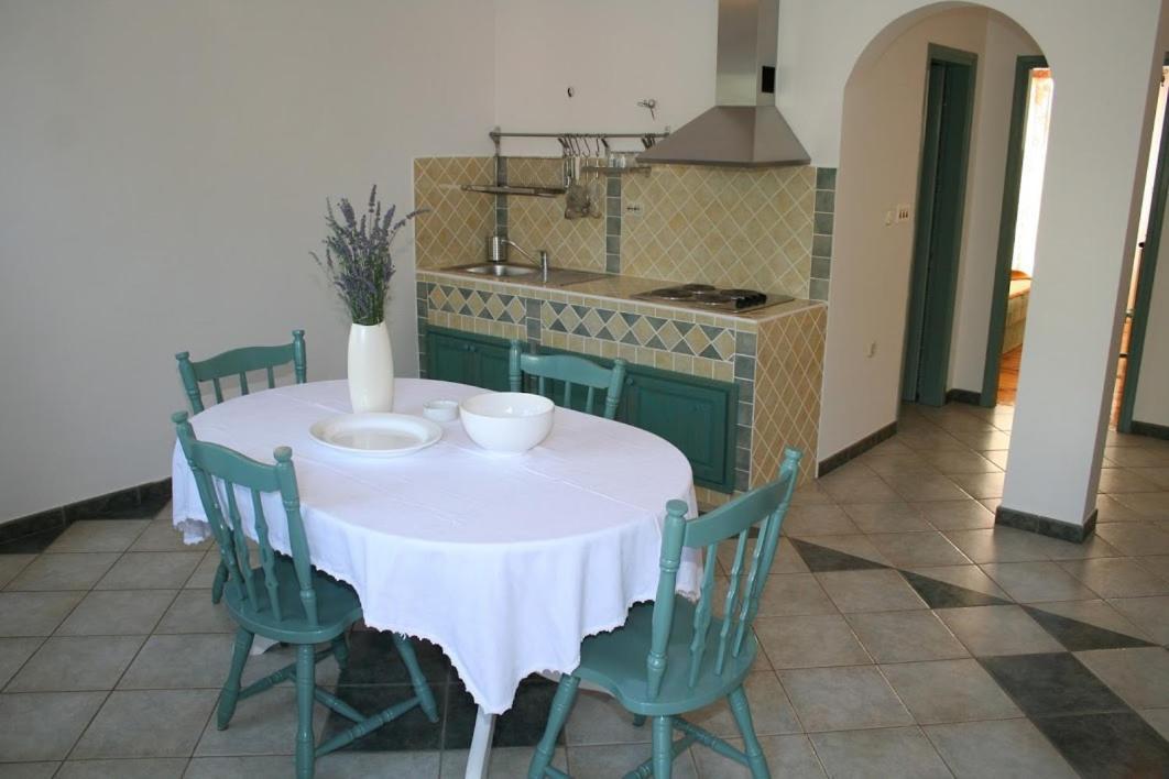 Apartmani Mladina Jelsa  Kültér fotó